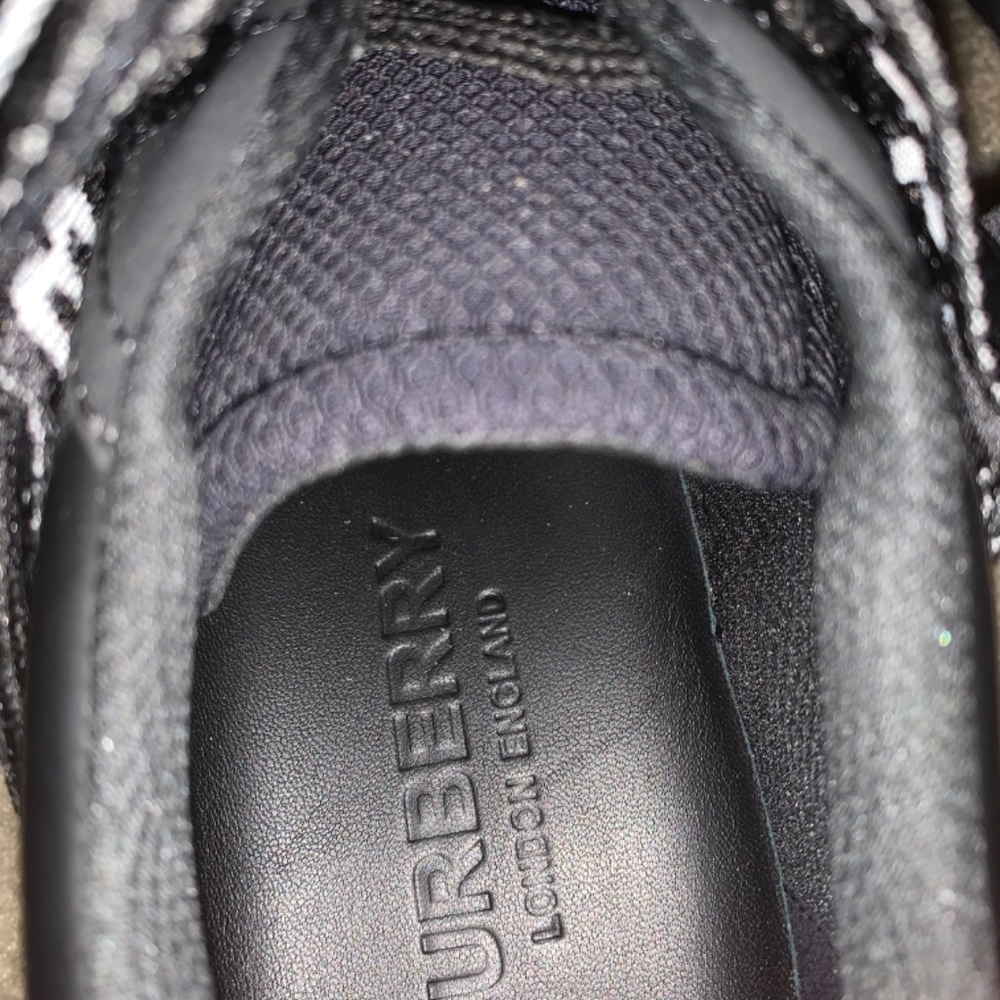 Burberry men’s stylish sneakers Euro size 40 - Picture 7 of 9